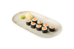 hosomaki-with-salmon